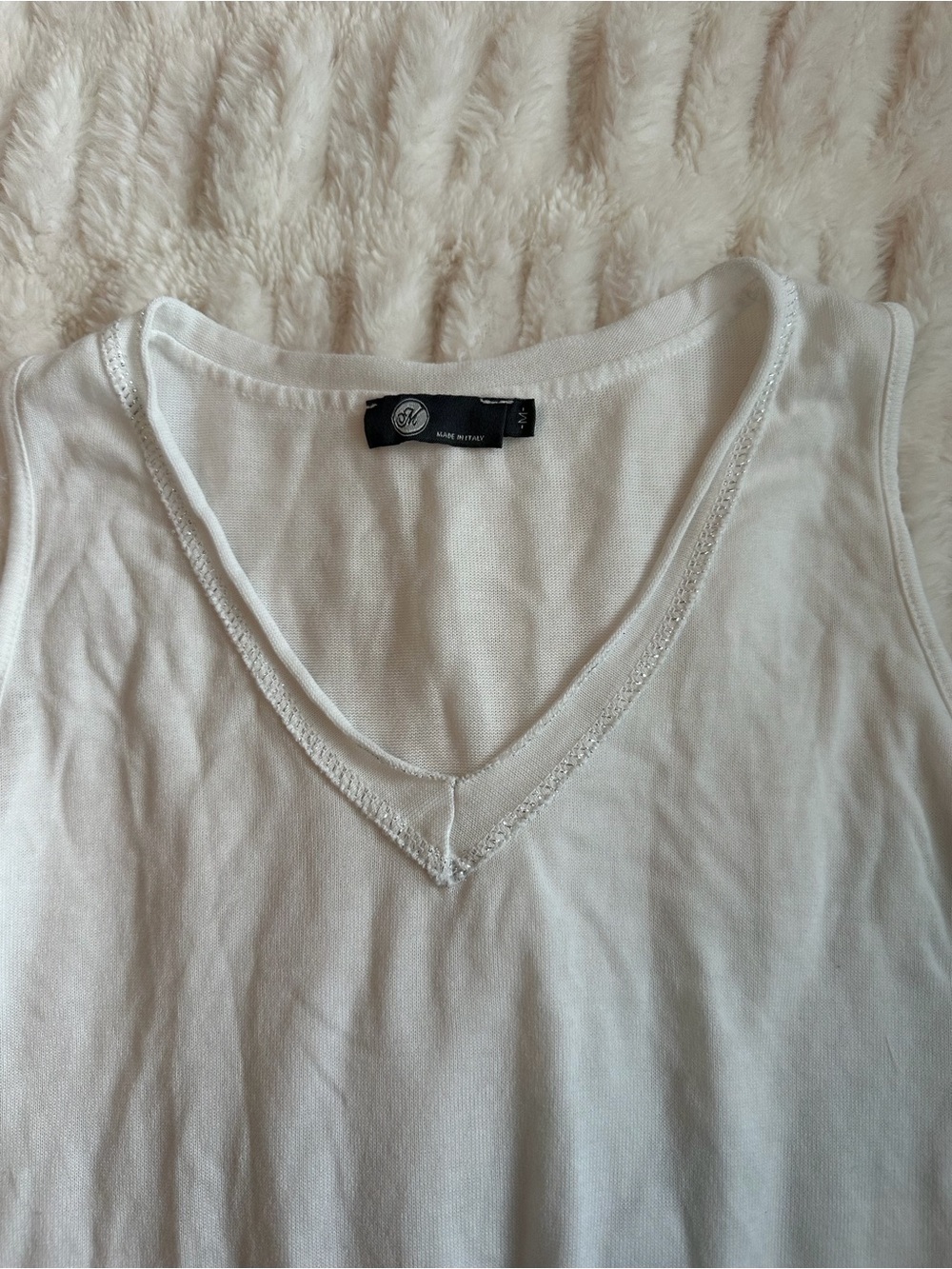 M Made In Italy White V-Neck Women’s Tank Top w/ Silver Lining - Size M - Picture 2 of 7